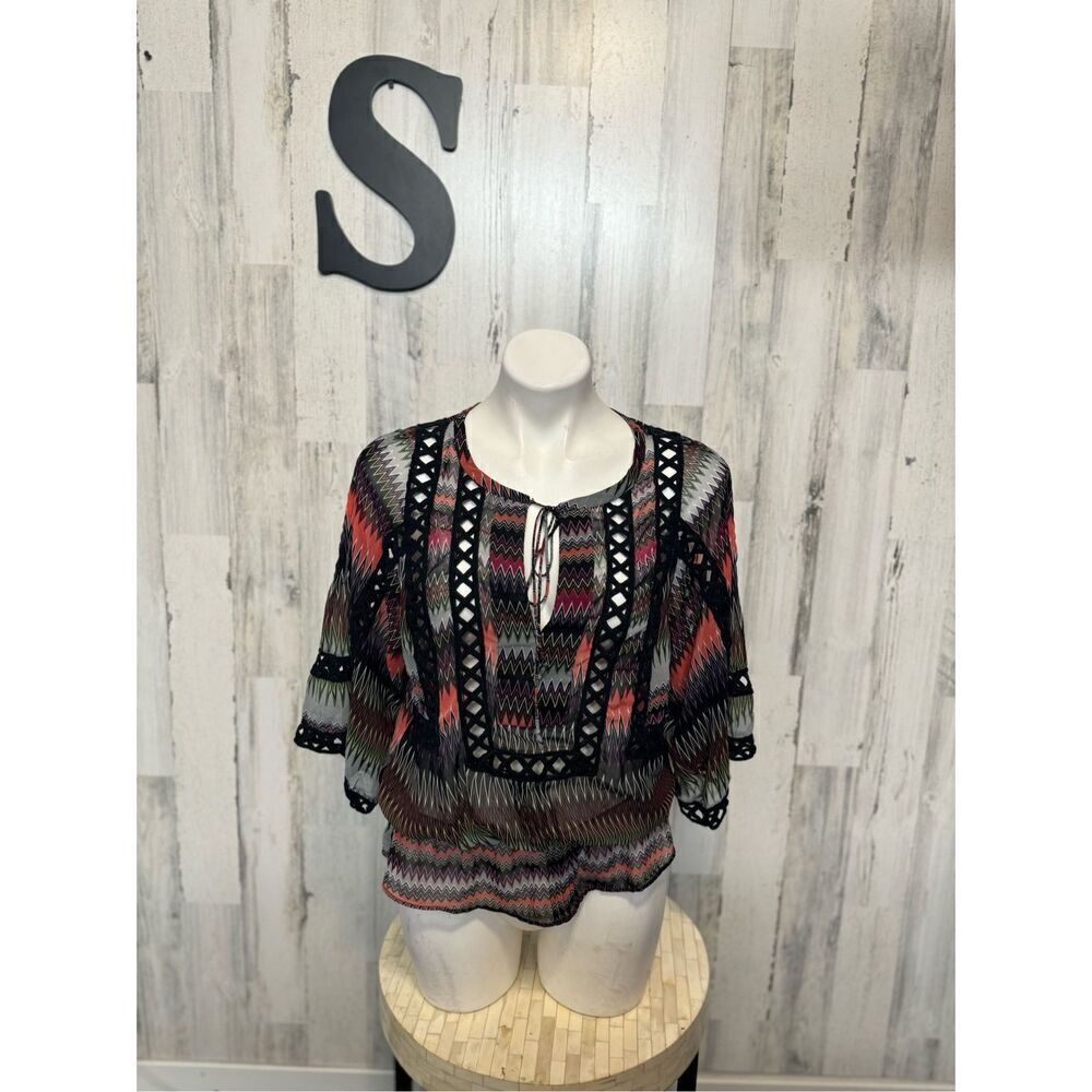 Black Rainn black and red blouse